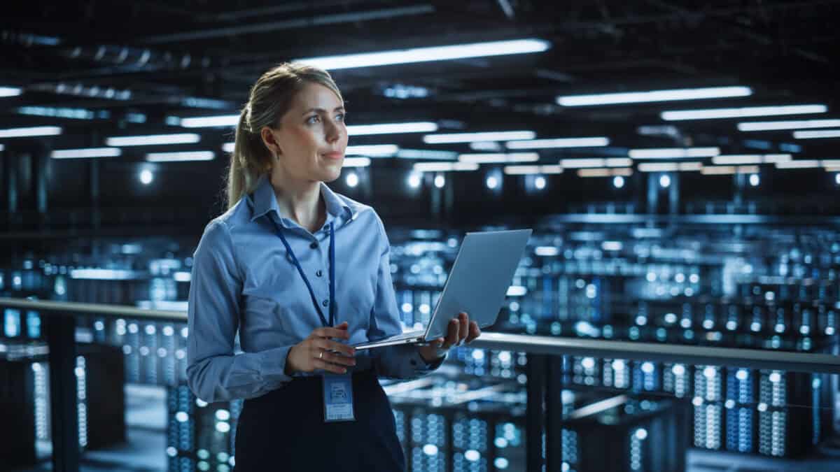 1 Canadian Dividend Stock With Data Centre Upside