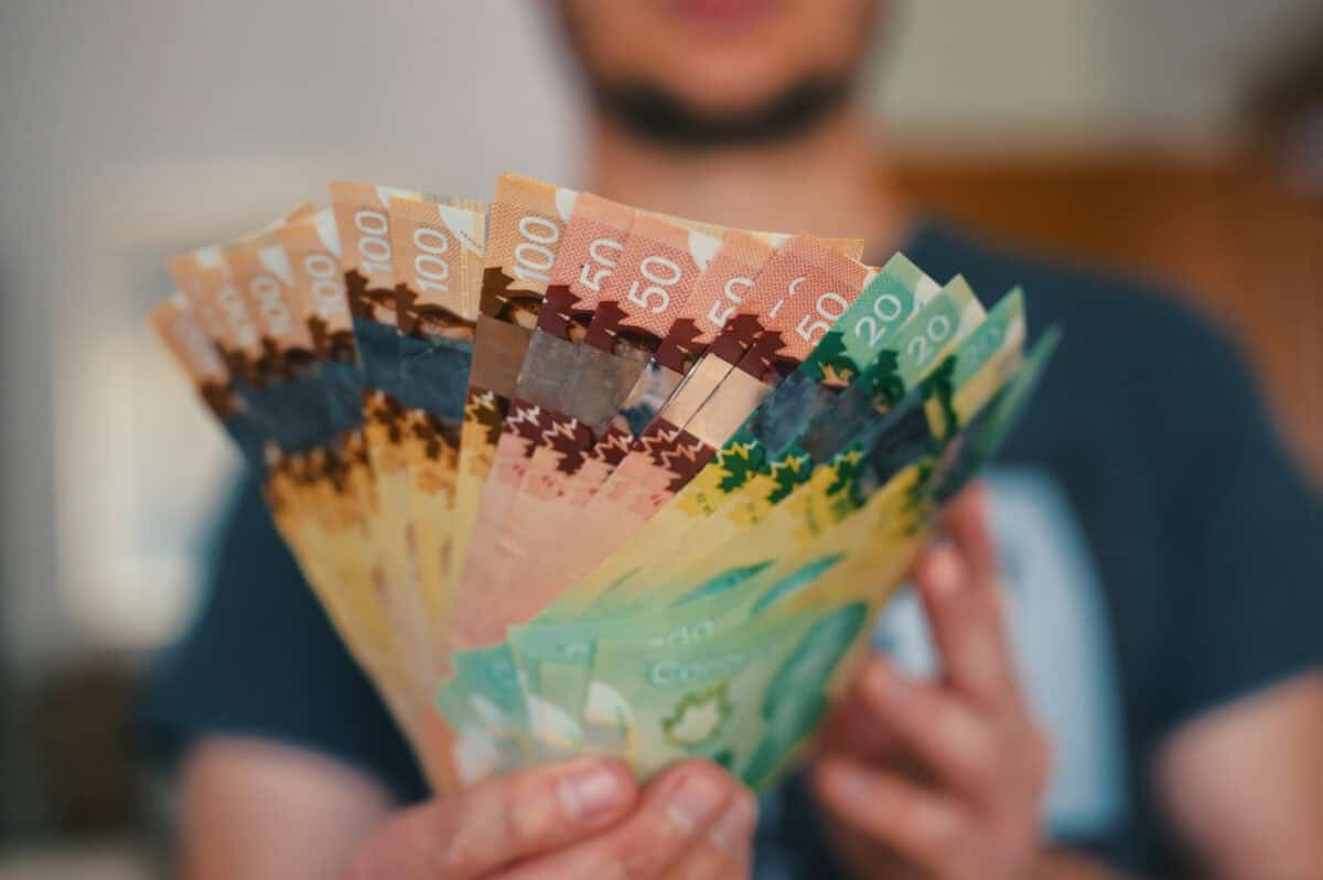 Here’s How I’d Build a Paycheque Portfolio With Just 5 Stocks