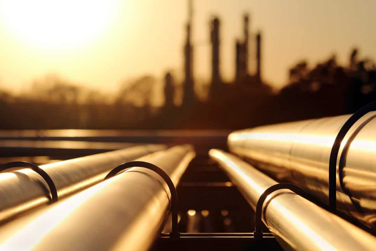 Oil Just Topped $100 a Barrel: 2 Canadian Energy Stocks to Buy Before the Rally Runs Further